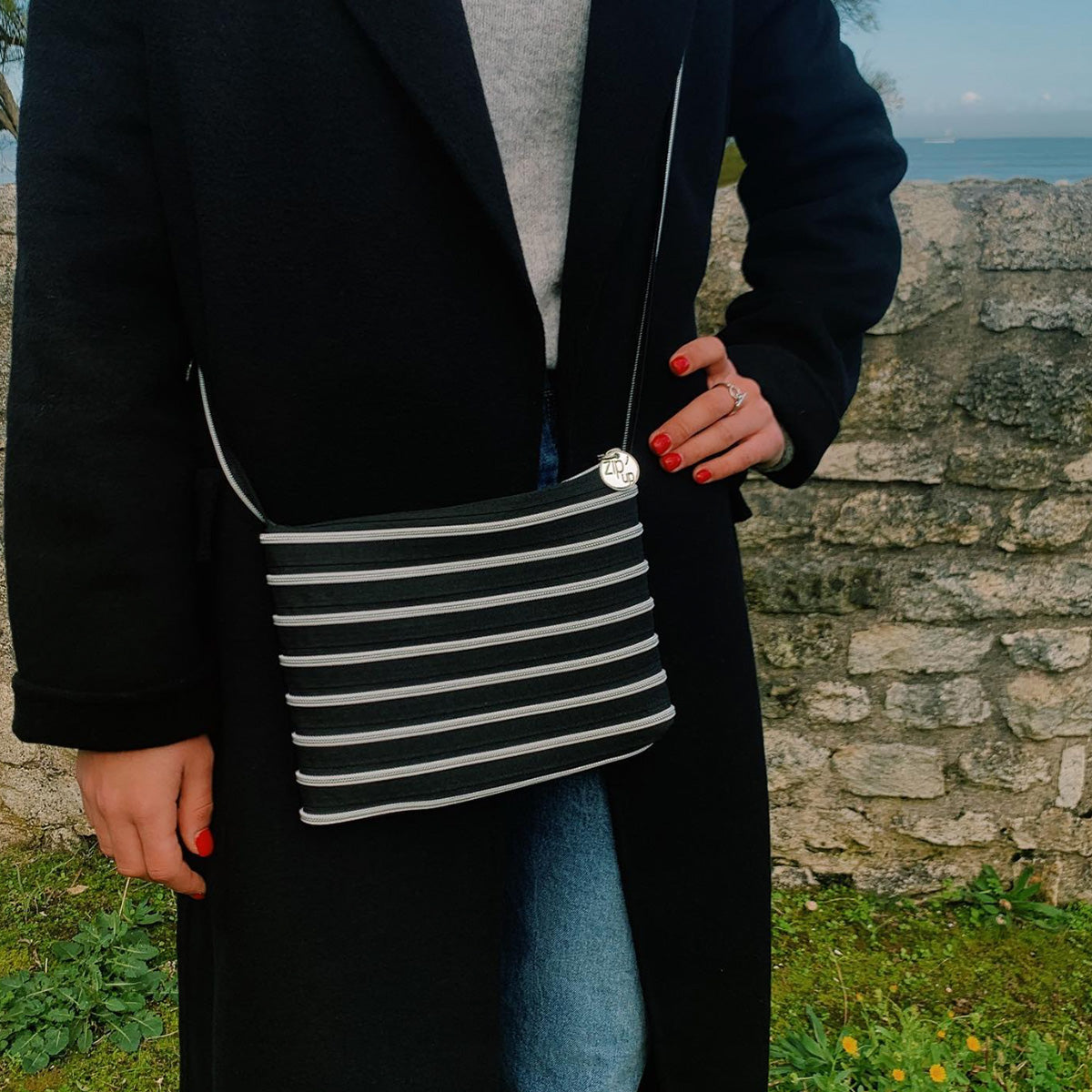 Le Classique - Noir en maille argentée